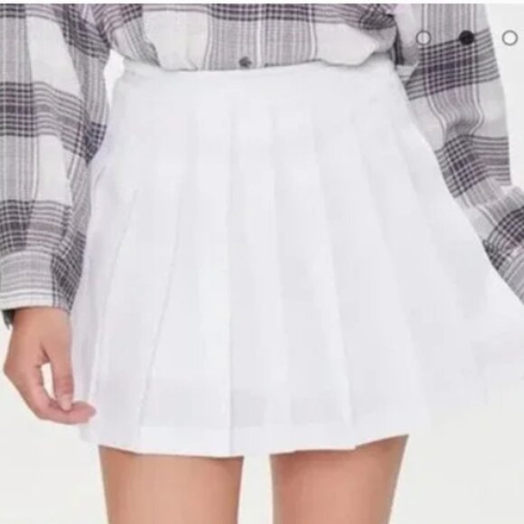 Forever 21 Dresses & Skirts - Forever 21 White Pleated Mini Skater Skirt  X Small